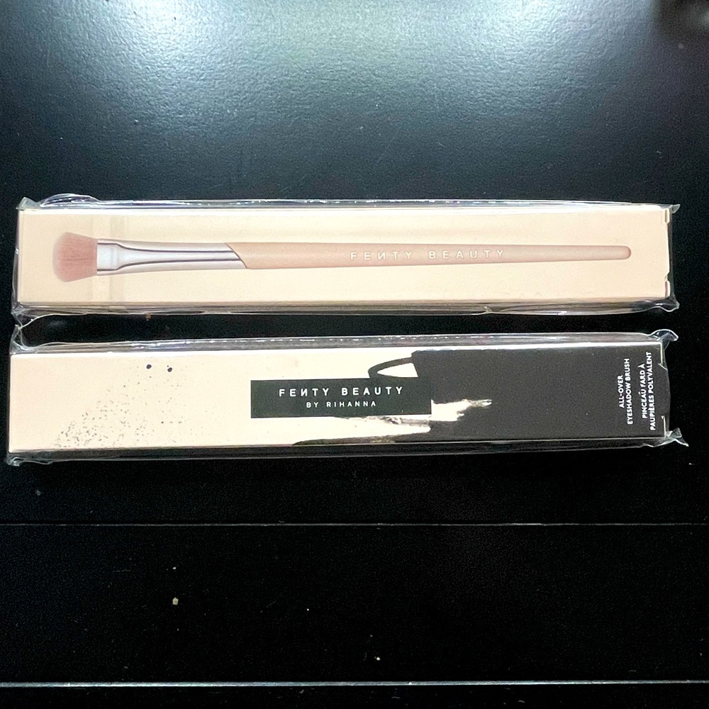 COPY of Fenty Eyeshadow Brush